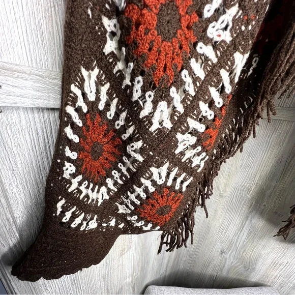 House of Harlow 1960 Crocheted Fringe Shawl - Picture 2 of 6